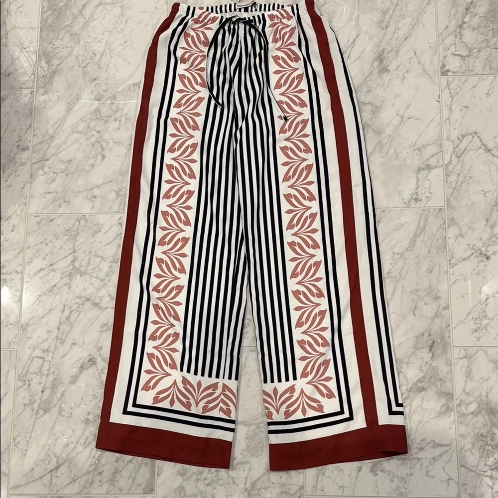 Abercrombie Striped and Leaf Patterned Wide-Leg Pants Size XS - Picture 3 of 4